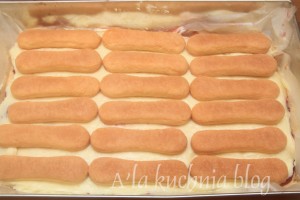 ciasto bajka karpatka świąteczne ciasto konfitura wiśniowa bita śmietana wilgotne pyszne smakowite łatwe